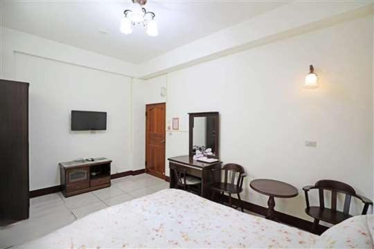 Plum Inn 1 Чічі Екстер'єр фото